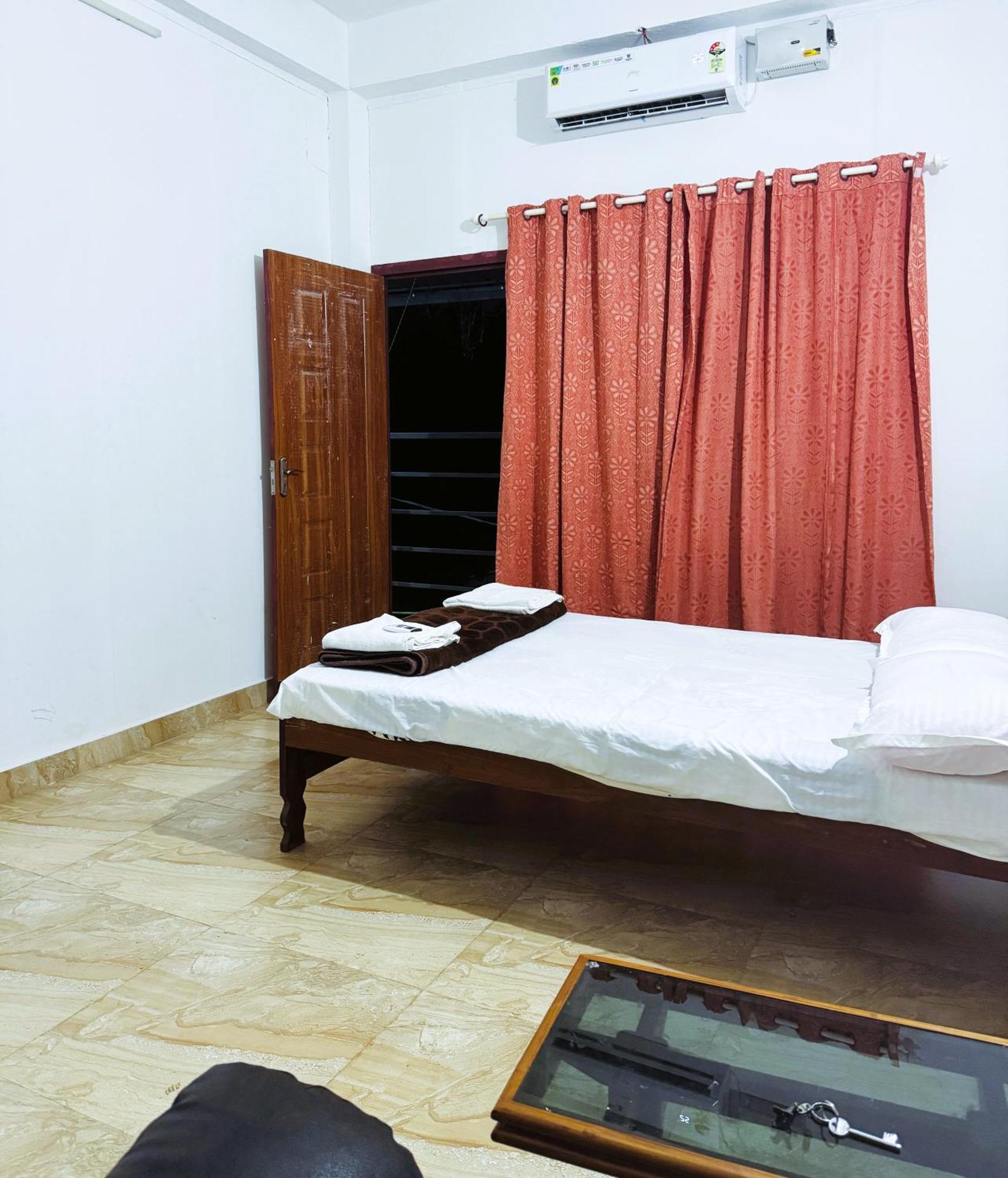 Vcs Apartments Parassinikadavu Parassinikkadavu Esterno foto